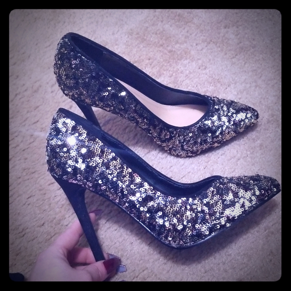 Gold pumps